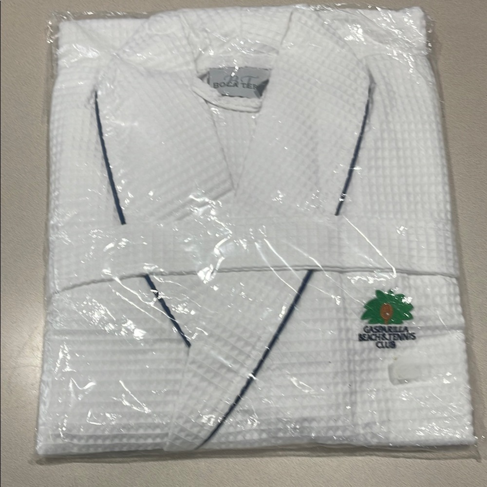 White Robe from. Gasparilla Beach and Tennis Club New!!!
